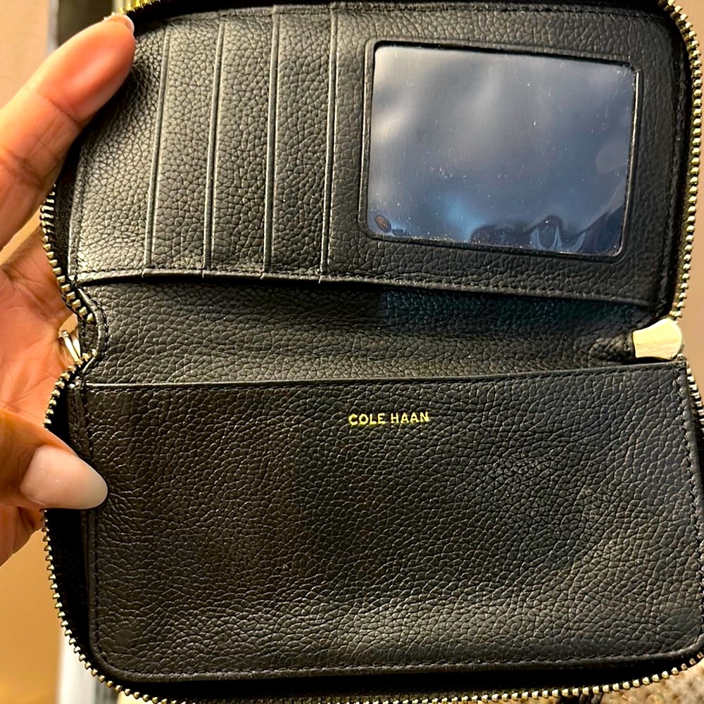 COLE HAAN Black Leather Croc Print Logo ZIP Around Wallet Wristlet - Picture 7 of 9
